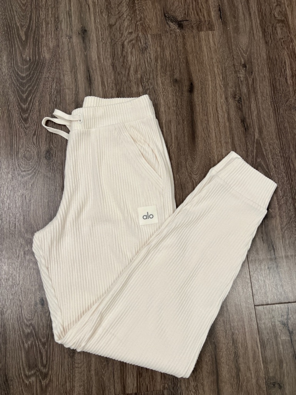 ALO Yoga Muse joggers - Ivory (size S)